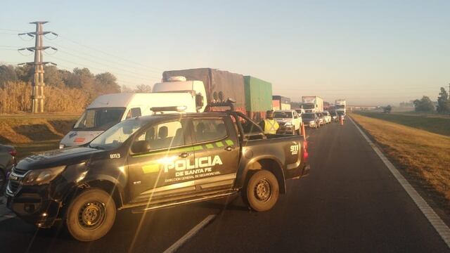 La policía puso en marcha un operativo a la mañana para ordenar el paso vehicular.