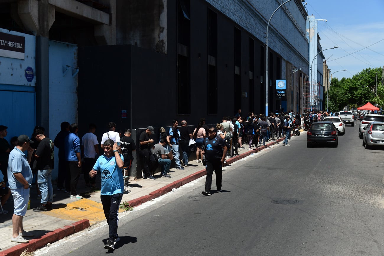 Venta de entradas en Belgrano para el partido contra Argentinos por la Semifinal de la Copa Argentina. Ramiro Pereyra /La Voz