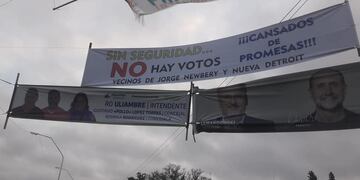 "Sin seguridad no hay votos", dicen los pasacalles de vecinos de Sauce Viejo.