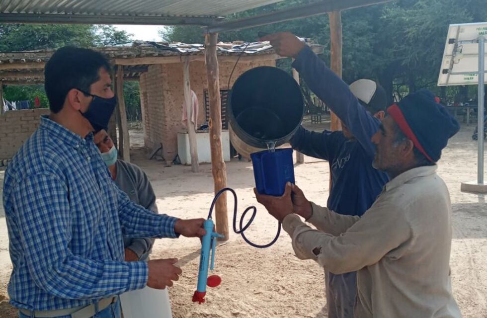Comunidades y puestos criollos recibieron reservorios de agua