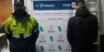 Un joven con varios antecedentes penales y que cursaba arresto domiciliario fue entregado por su propia madre a la policía