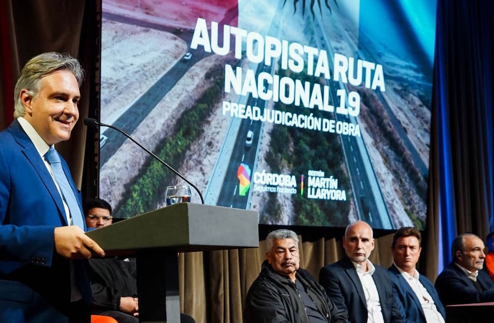 Martín Llaryora encabezó el acto de preadjudicación para finalizar la Autopista Nacional Ruta 19