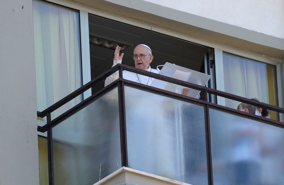 El papa Francisco hizo su primera aparición pública después de su cirugía