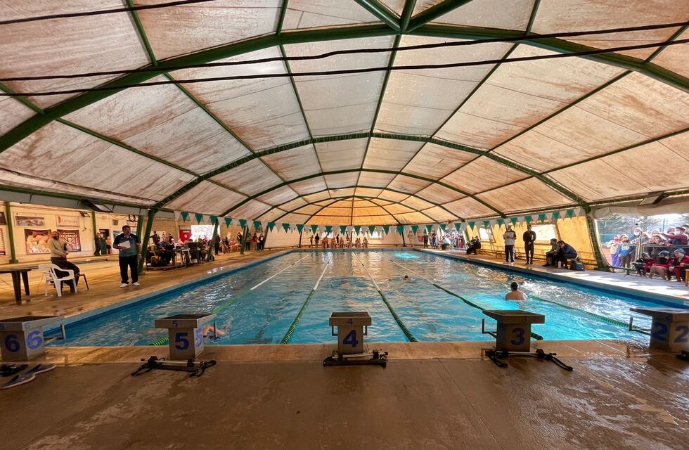 Más de 400 deportistas participaron del Torneo de Natación Reencuentro en Arroyito