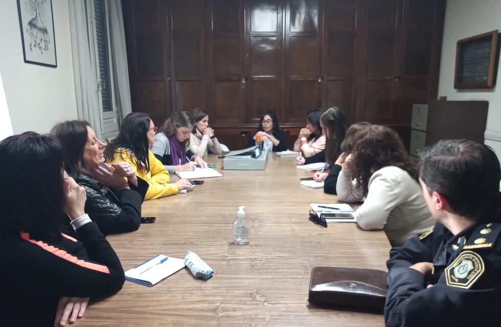 Reunión de la Mesa Intersectorial de Mujeres de Tres Arroyos: Cupo trans e infraestructura para el fútbol