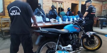 Puerto Iguazú: desarticulan un punto de narcomenudeo y secuestran 14 kilos de marihuana.