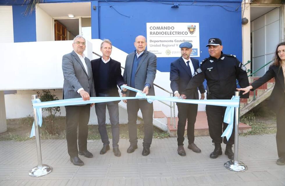 Perotti en Sunchales: luz verde al nuevo Hospital e inauguró el Comando Radioeléctrico