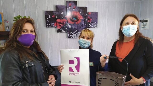 Rafaela en Acción entrega presentes a los usuarios que salieron sorteados.