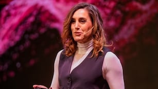 Soledad Pastorutti sorprendió al cantar Tren del cielo en una inesperada versión de cancha: “Faso, vino y pala”.