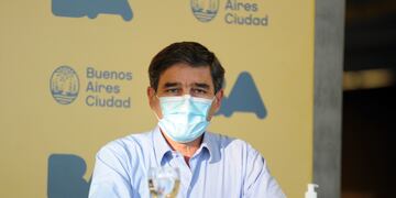 Fernán Quirós, ministro de Salud porteño, durante una conferencia de prensa.