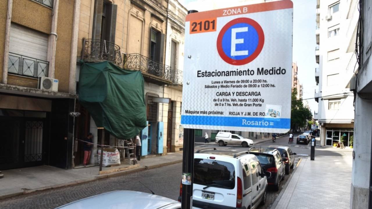El estacionamiento medido en Rosario funciona con tres cuadros tarifarios.