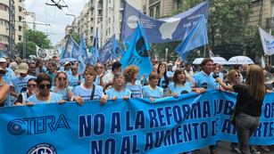 Distintos gremios marchan en contra la reforma previsional en Córdoba.