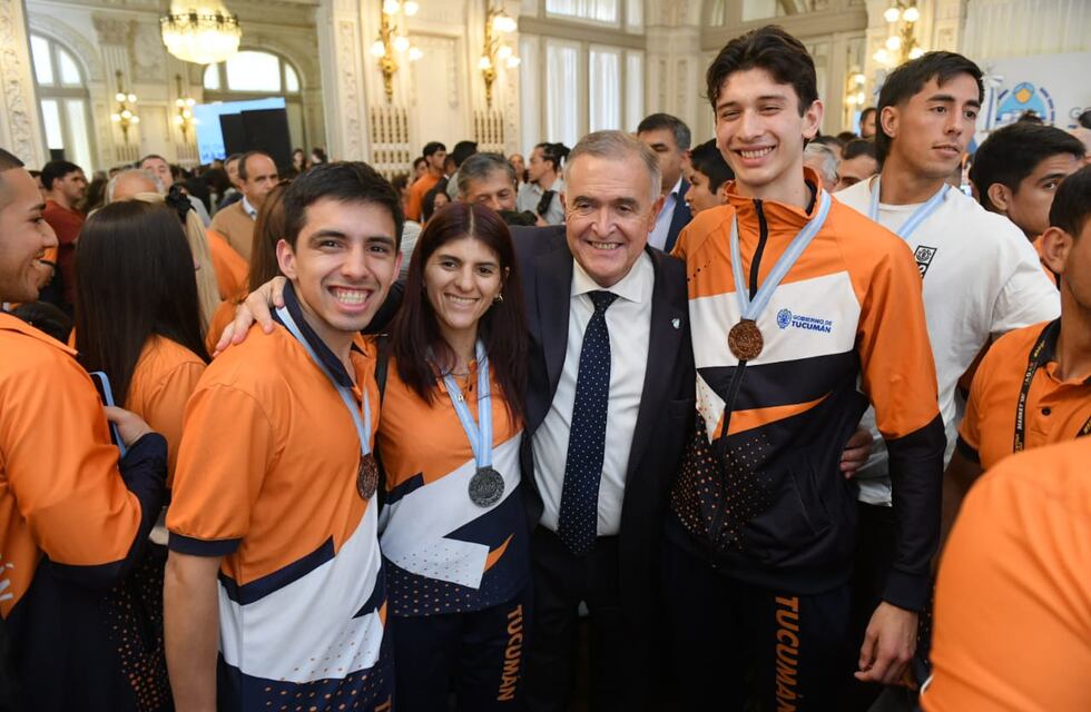 “Orgullo tucumano”: Jaldo anunció becas para los 133 atletas que participaron en los JADAR