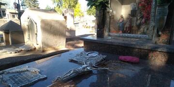 Los delincuentes se roban placas, cruces y todo lo que encuentres de metal en el cementerio de Malargüe