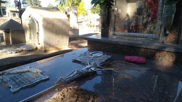 Los delincuentes se roban placas, cruces y todo lo que encuentres de metal en el cementerio de Malargüe