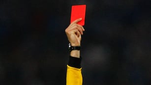 Fue un polémico árbitro del fútbol argentino y se postularía para ser presidente de River