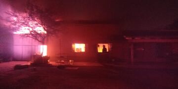 El incendio se produjo en una casa y galpón de Villa Esquiú (Policía).