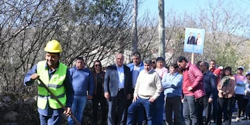 El gobernador de Tucumán, Juan Manzur, visitó Tafí del Valle y recorrió obras de pavimento junto al candidato a vicegobernador, Miguel Acevedo.