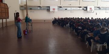 Charla de Gestión Ambiental en el Colegio Holandés