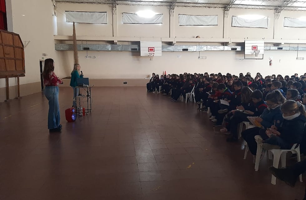 Charla de Gestión Ambiental en el Colegio Holandés