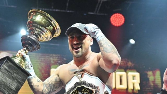 El influencer de 27 años se quedó con el trofeo del último duelo en el Teatro Gran Rex.