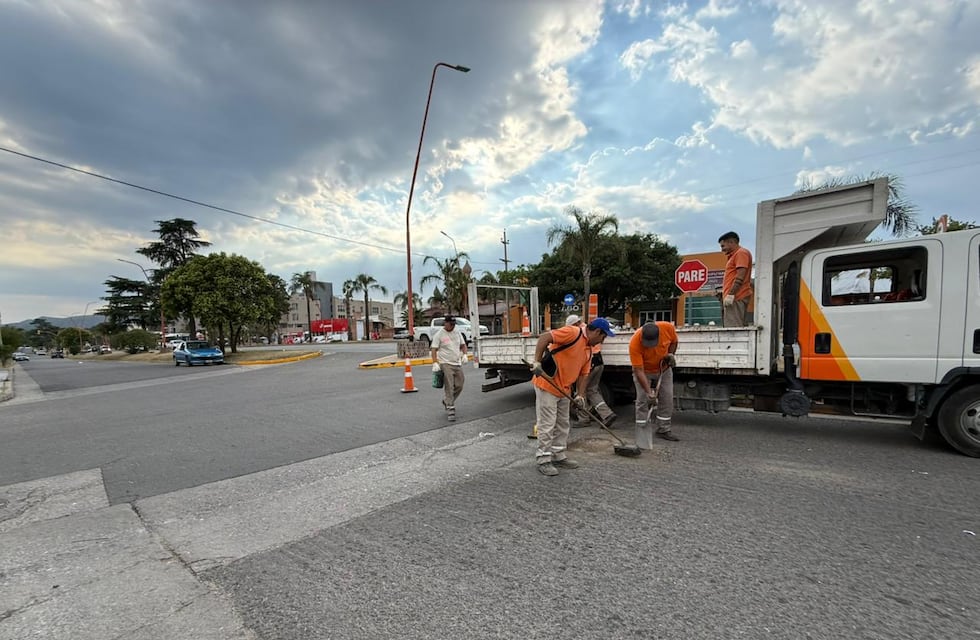Realizan trabajos de bacheo en el distrito Este de Villa Carlos Paz