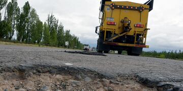 Nuevamente produjo accidentes automovilísticos los baches y pozos que se originaron por las lluvias y alto tránsito la Ruta Internacional 7, pasando el Nudo de Ruta 40, en Luján de Cuyo.