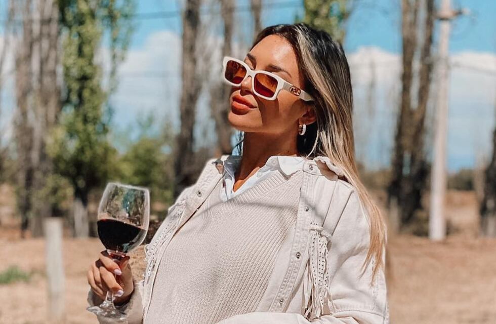 Agustina Gandolfo volvió Milán e inaguró la temporada de looks otoñales