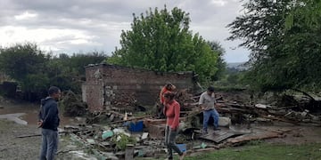 Crecida en Huerta Grande se llevó a dos casas.