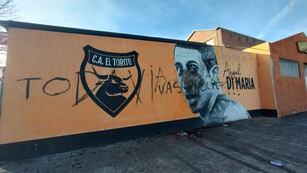 El mural del Club El Torito fue vandalizado el día anterior al ataque en la zona sur.