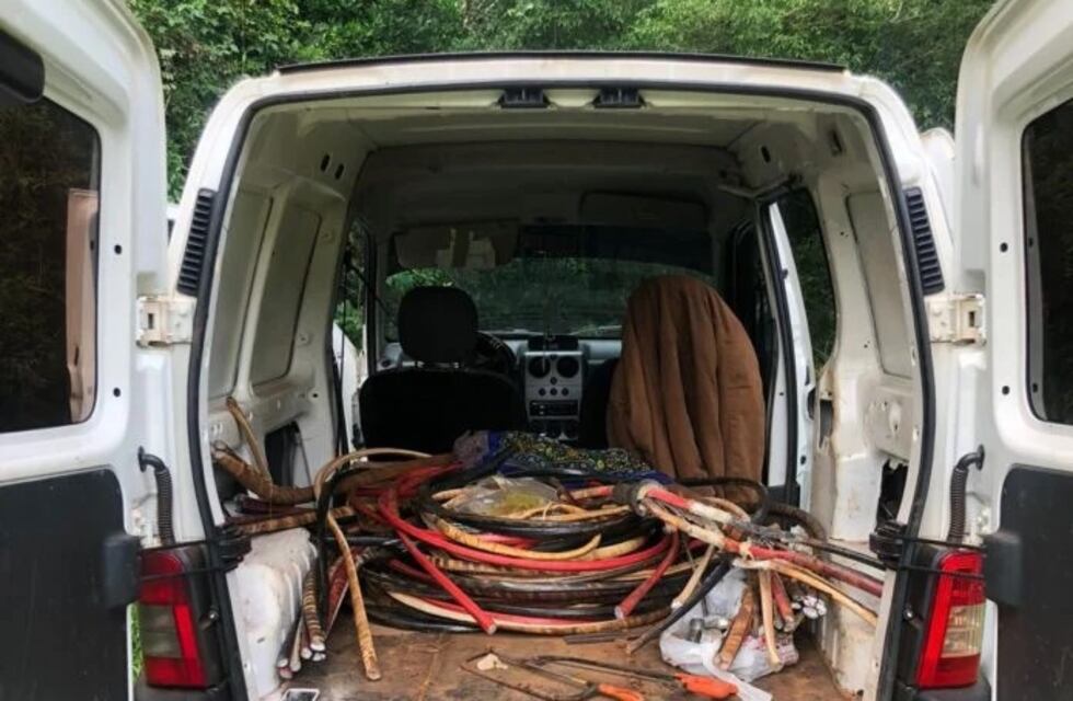 Detuvieron a cuatro hombres por robar más de 200 kilos de cables en Eldorado