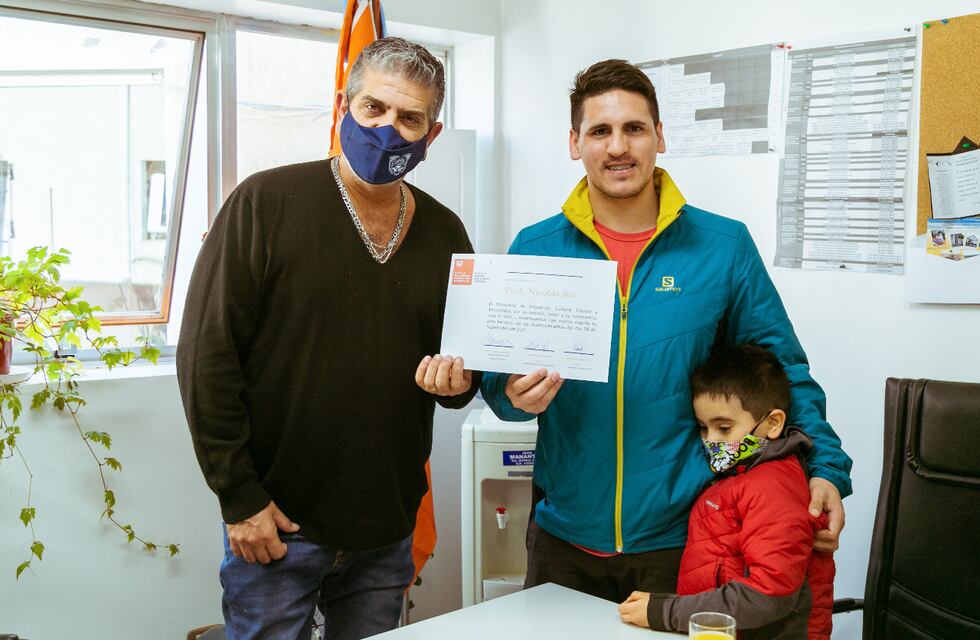 Río Grande: reconocieron al docente “Héroe” que salvó la vida a una joven