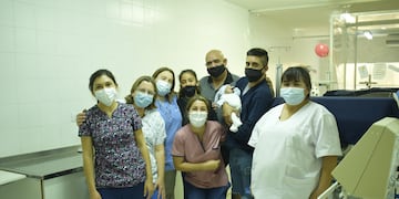 Genaro, el bebé prematuro que nació con COVID-19, recibió el alta. Perdió a su mamá, de 43 años, por la enfermedad