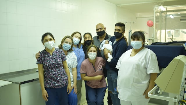 Genaro, el bebé prematuro que nació con COVID-19, recibió el alta. Perdió a su mamá, de 43 años, por la enfermedad