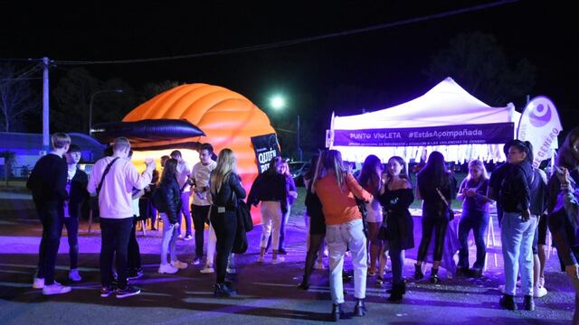 Acciones de concientización en la previa al recital de Emilia Mernes del domingo