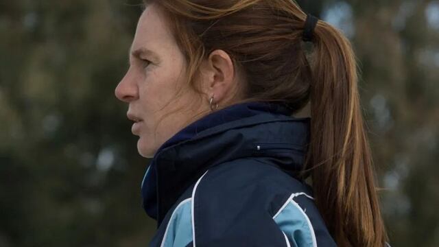 Lucía López Izarra es la DT de la selección bahiense de hockey U 16.