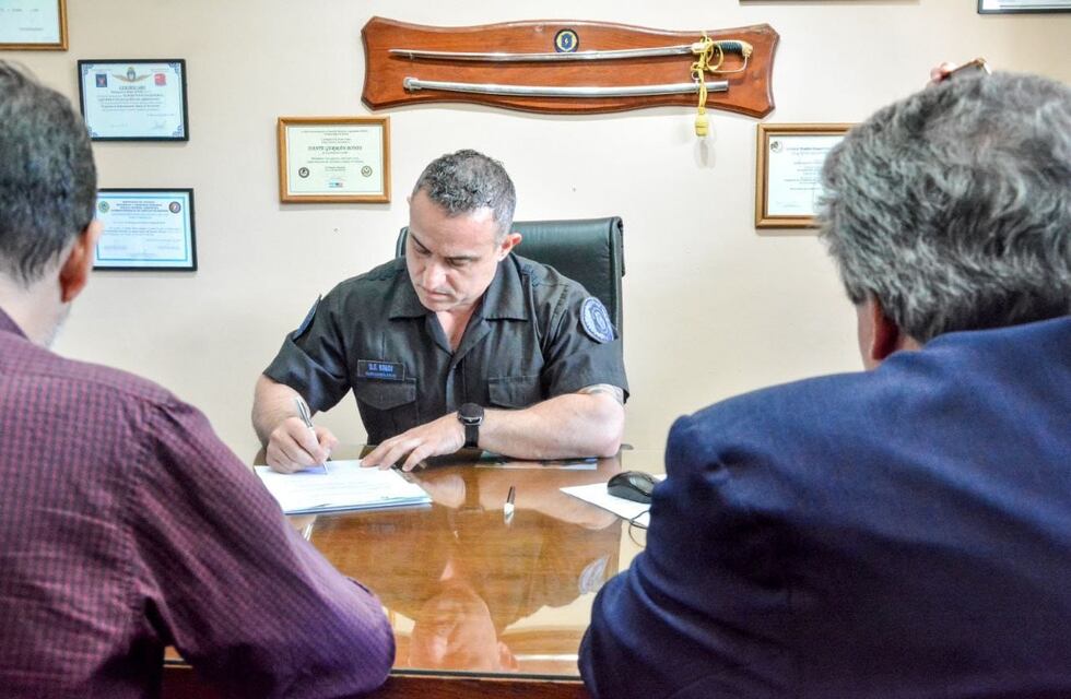 Ushuaia: suscriben el decreto de entrega de terrenos para personal de la policía Federal