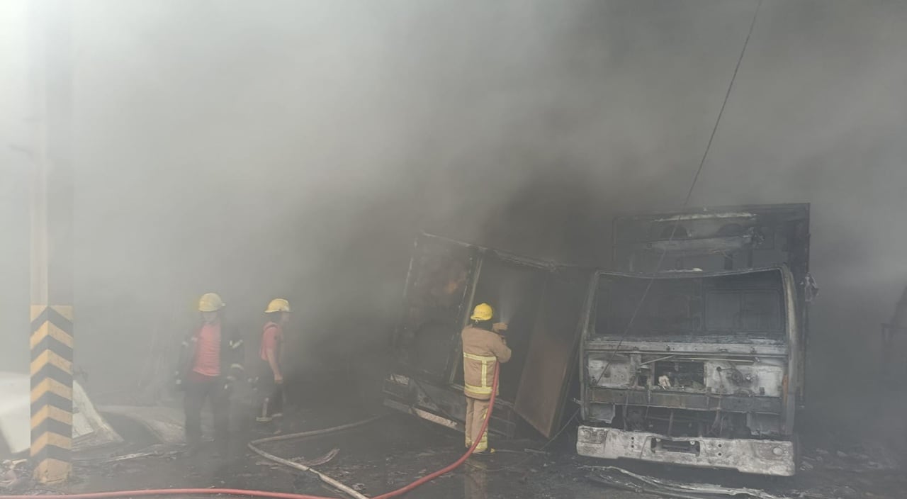 Un cortocircuito causó un incendio de grandes magnitudes en un frigorífico de Posadas,