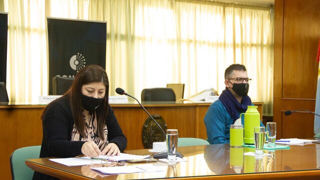 Cecilia Gallardo junto a los concejales