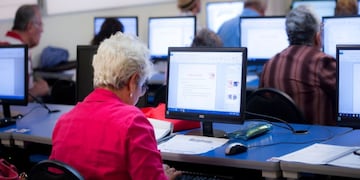 La Municipalidad de Córdoba ofrece cursos gratuitos para formar en tecnología a mayores de 50 años.