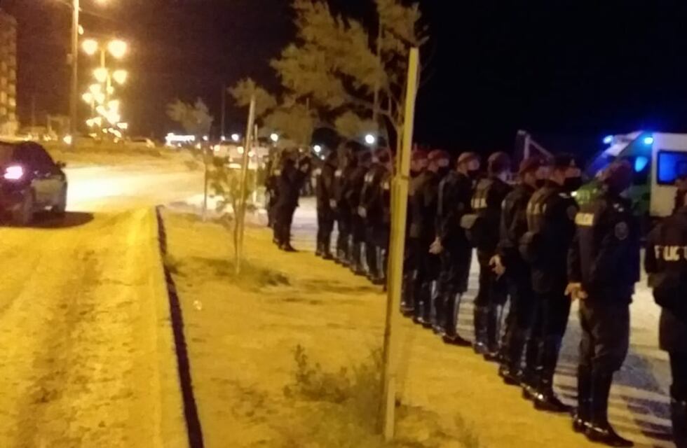 Clausuraron un parador por una fiesta clandestina en Claromecó.