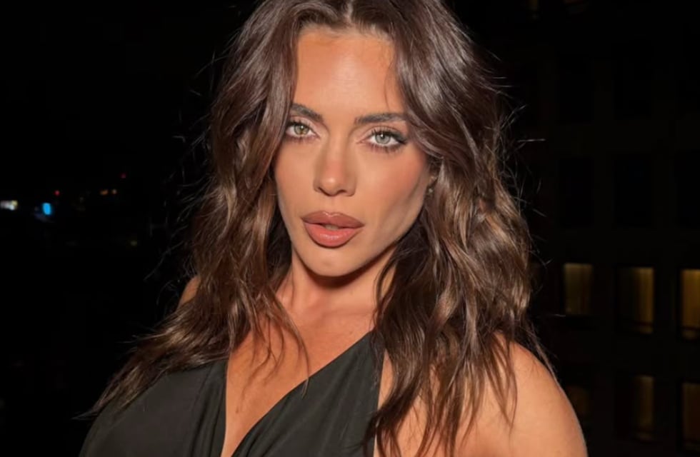Emilia Attias se declaró fan del color chocolate y dio cátedra de estilo con el jean en tendencia esta temporada