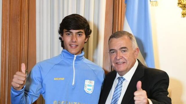 El campeón nacional de tiro Joaquín Cisneros fue recibido por el gobernador Osvaldo Jaldo