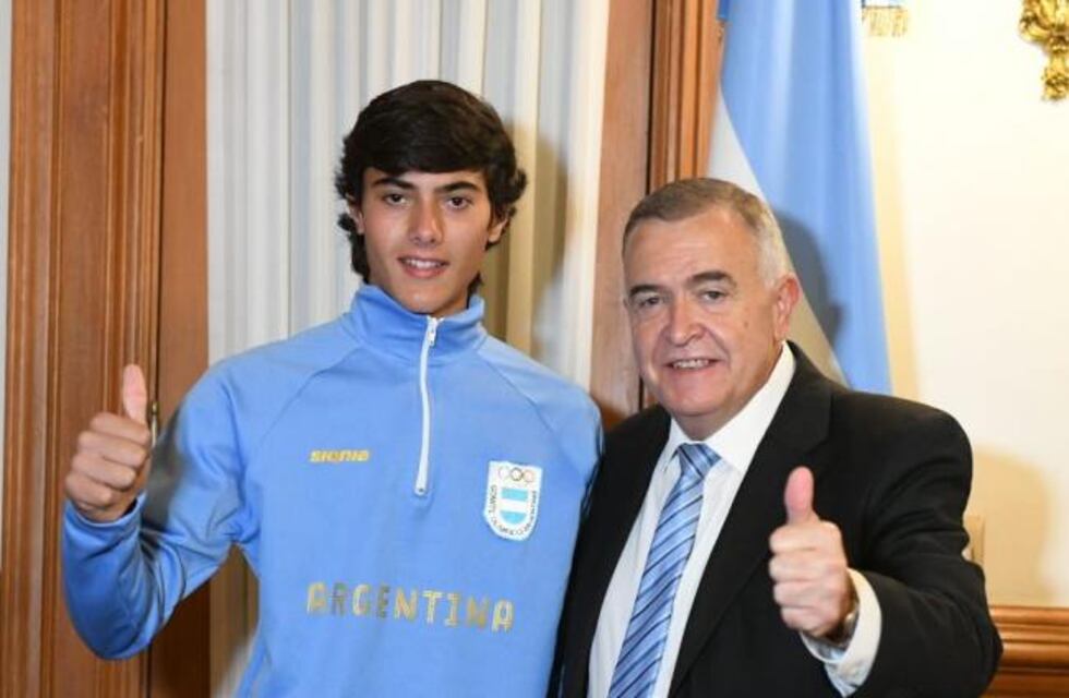 El campeón nacional de tiro Joaquín Cisneros fue recibido por el gobernador Osvaldo Jaldo