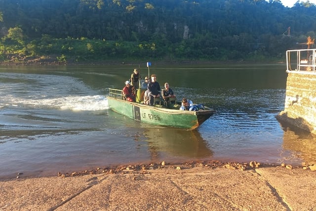 Dos turistas resultaron heridos tras una caída en el Salto Mbocai, en Iguazú.