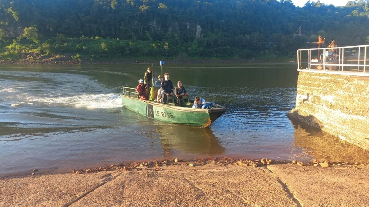 Dos turistas resultaron heridos tras una caída en el Salto Mbocai, en Iguazú