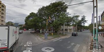 A punta de cuchillo robó un celular en la esquina de avenida Patria y Padre Luis Monti.