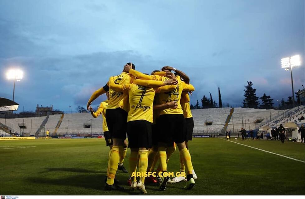 Con Mancini como titular el Aris Salónica ganó por la Liga Griega