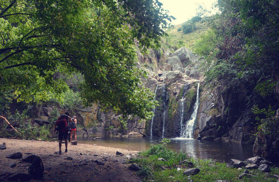 Realizaba una caminata en Río Ceballos, se descompensó y murió: el hombre tenía 61 años