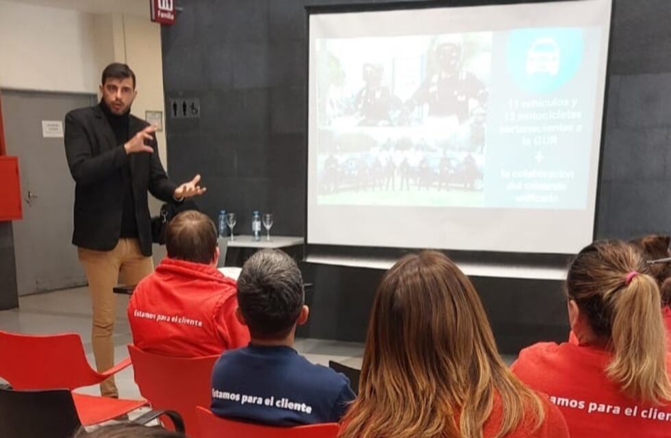 El equipo de Ojos en Alerta brindó una capacitación en el Hipermercado Libertad